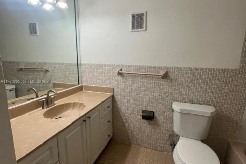 Condo in Miami, Florida, 1 bedroom № 2030941 - photo 5