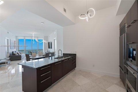 Appartement à louer à Sunny Isles Beach, Floride: 3 chambres, 182.27 m2 № 2028929 - photo 7