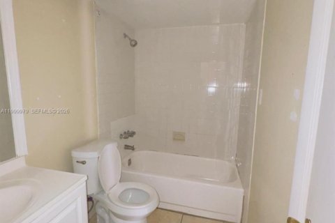 Copropriété à louer à Miami, Floride: 2 chambres, 74.32 m2 № 2067404 - photo 6