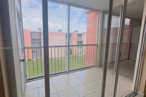 Copropriété à louer à Miami, Floride: 2 chambres, 74.32 m2 № 2067404 - photo 11