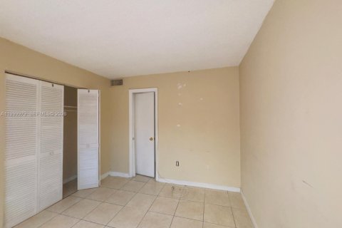 Copropriété à louer à Miami, Floride: 2 chambres, 74.32 m2 № 2067404 - photo 4