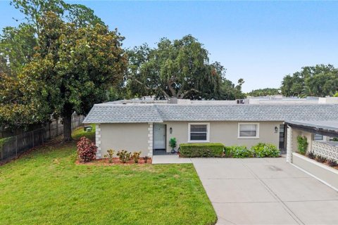 Condominio en New Port Richey, Florida, 2 dormitorios № 2209111