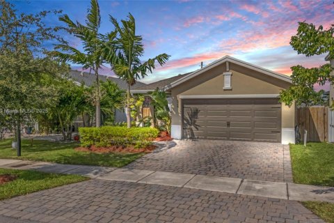 House in Florida City, Florida 3 bedrooms, 141.3 sq.m. № 1927984 - photo 2