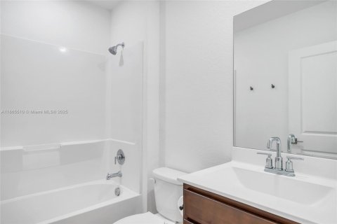 House in Florida City, Florida 3 bedrooms, 141.3 sq.m. № 1927984 - photo 12