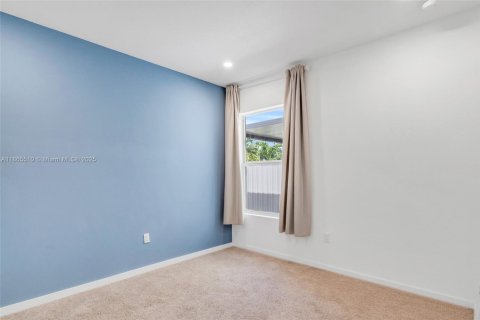 House in Florida City, Florida 3 bedrooms, 141.3 sq.m. № 1927984 - photo 15