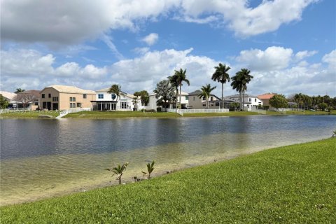 House in Pembroke Pines, Florida 4 bedrooms, 310.94 sq.m. № 2059157 - photo 25