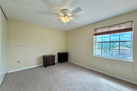 House in Pembroke Pines, Florida 4 bedrooms, 310.94 sq.m. № 2059157 - photo 17