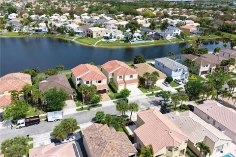 House in Pembroke Pines, Florida 4 bedrooms, 310.94 sq.m. № 2059157 - photo 28