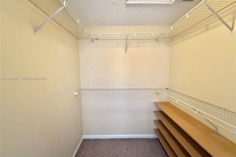 House in Pembroke Pines, Florida 4 bedrooms, 310.94 sq.m. № 2059157 - photo 20