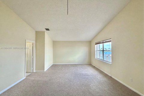 House in Pembroke Pines, Florida 4 bedrooms, 310.94 sq.m. № 2059157 - photo 19