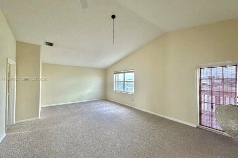 House in Pembroke Pines, Florida 4 bedrooms, 310.94 sq.m. № 2059157 - photo 18