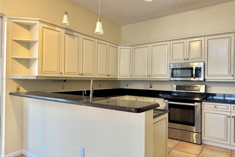 House in Pembroke Pines, Florida 4 bedrooms, 310.94 sq.m. № 2059157 - photo 8