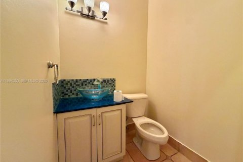 House in Pembroke Pines, Florida 4 bedrooms, 310.94 sq.m. № 2059157 - photo 11