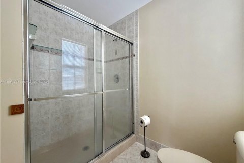 House in Pembroke Pines, Florida 4 bedrooms, 310.94 sq.m. № 2059157 - photo 22