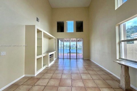 House in Pembroke Pines, Florida 4 bedrooms, 310.94 sq.m. № 2059157 - photo 6