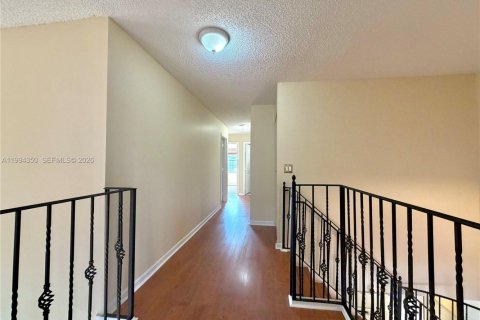 House in Pembroke Pines, Florida 4 bedrooms, 310.94 sq.m. № 2059157 - photo 13