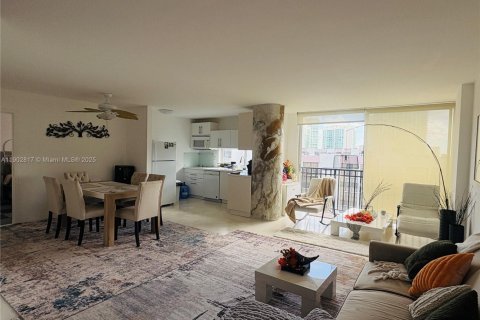 Condominio en alquiler en Sunny Isles Beach, Florida, 1 dormitorio, 71.26 m2 № 1954239 - foto 1