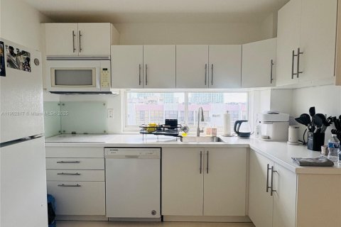 Condominio en alquiler en Sunny Isles Beach, Florida, 1 dormitorio, 71.26 m2 № 1954239 - foto 3