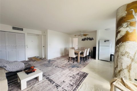 Condominio en alquiler en Sunny Isles Beach, Florida, 1 dormitorio, 71.26 m2 № 1954239 - foto 2