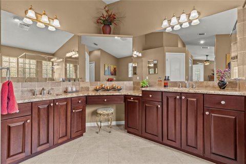 House in Tampa, Florida 4 bedrooms, 243.5 sq.m. № 2151976 - photo 27