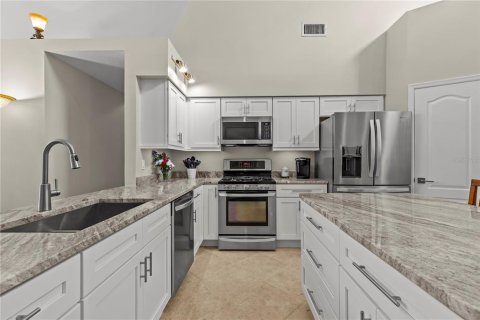 House in Tampa, Florida 4 bedrooms, 243.5 sq.m. № 2151976 - photo 10