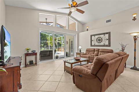House in Tampa, Florida 4 bedrooms, 243.5 sq.m. № 2151976 - photo 18