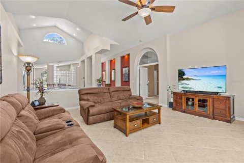 House in Tampa, Florida 4 bedrooms, 243.5 sq.m. № 2151976 - photo 17