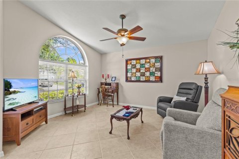 House in Tampa, Florida 4 bedrooms, 243.5 sq.m. № 2151976 - photo 8