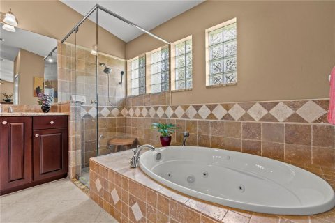 House in Tampa, Florida 4 bedrooms, 243.5 sq.m. № 2151976 - photo 26