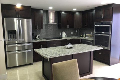 Condominio en alquiler en Key Biscayne, Florida, 3 dormitorios, 174.19 m2 № 1968038 - foto 3