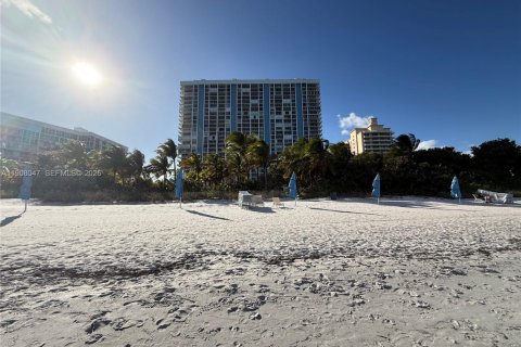 Снять в аренду кондоминиум в Ки-Бискейн, Флорида 3 спальни, 174.19м2, № 1968038 - фото 23