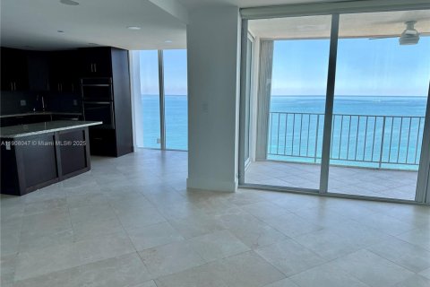 Condominio en alquiler en Key Biscayne, Florida, 3 dormitorios, 174.19 m2 № 1968038 - foto 14