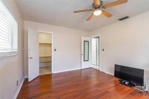 Villa ou maison à louer à Lauderhill, Floride: 3 chambres, 170.2 m2 № 1855310 - photo 16