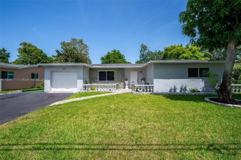 Villa ou maison à louer à Lauderhill, Floride: 3 chambres, 170.2 m2 № 1855310 - photo 3