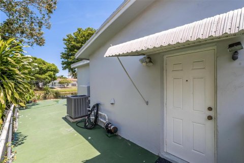 Villa ou maison à louer à Lauderhill, Floride: 3 chambres, 170.2 m2 № 1855310 - photo 27