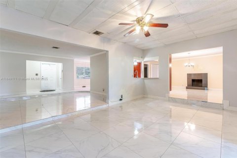 Villa ou maison à louer à Lauderhill, Floride: 3 chambres, 170.2 m2 № 1855310 - photo 6