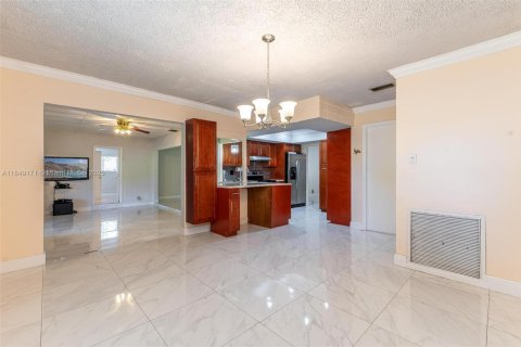 Villa ou maison à louer à Lauderhill, Floride: 3 chambres, 170.2 m2 № 1855310 - photo 9