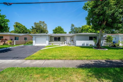 Villa ou maison à louer à Lauderhill, Floride: 3 chambres, 170.2 m2 № 1855310 - photo 2