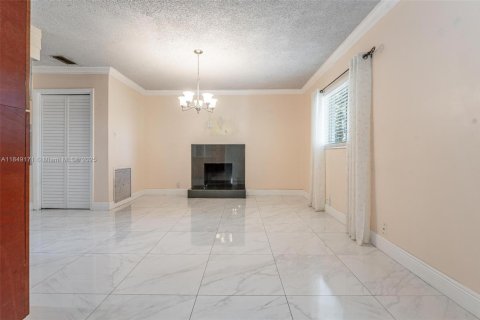 Villa ou maison à louer à Lauderhill, Floride: 3 chambres, 170.2 m2 № 1855310 - photo 12
