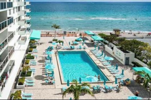 Copropriété à louer à Hollywood, Floride: 1 chambre, 78.69 m2 № 1860379 - photo 2