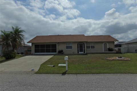 House in Englewood, Florida 2 bedrooms, 114.55 sq.m. № 1907173 - photo 2
