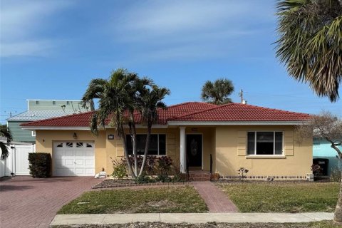 Купить виллу или дом в Клируотер, Флорида 8 комнат, 140м2, № 1552608 - фото 1