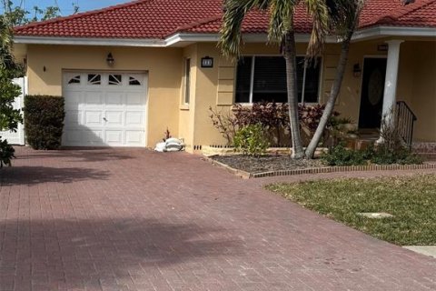 Купить виллу или дом в Клируотер, Флорида 8 комнат, 140м2, № 1552608 - фото 2