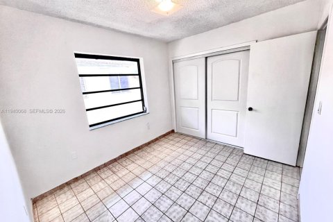 House in Miami, Florida 3 bedrooms, 111.48 sq.m. № 2000962 - photo 18