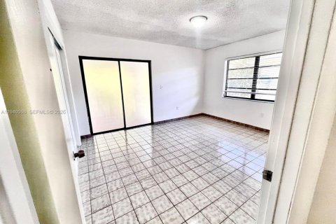 House in Miami, Florida 3 bedrooms, 111.48 sq.m. № 2000962 - photo 9