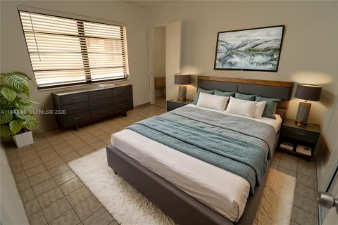 House in Miami, Florida 3 bedrooms, 111.48 sq.m. № 2000962 - photo 5