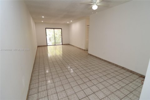 House in Miami, Florida 3 bedrooms, 111.48 sq.m. № 2000962 - photo 24
