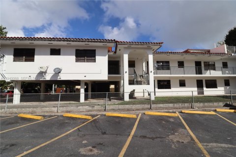 House in Miami, Florida 3 bedrooms, 111.48 sq.m. № 2000962 - photo 22