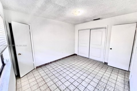 House in Miami, Florida 3 bedrooms, 111.48 sq.m. № 2000962 - photo 20