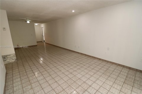 House in Miami, Florida 3 bedrooms, 111.48 sq.m. № 2000962 - photo 23